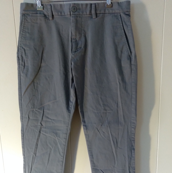 3 Pairs of Pants Bundle ("Tommy Hilfiger, Old Navy & Dockers 33x30") - Picture 2 of 12